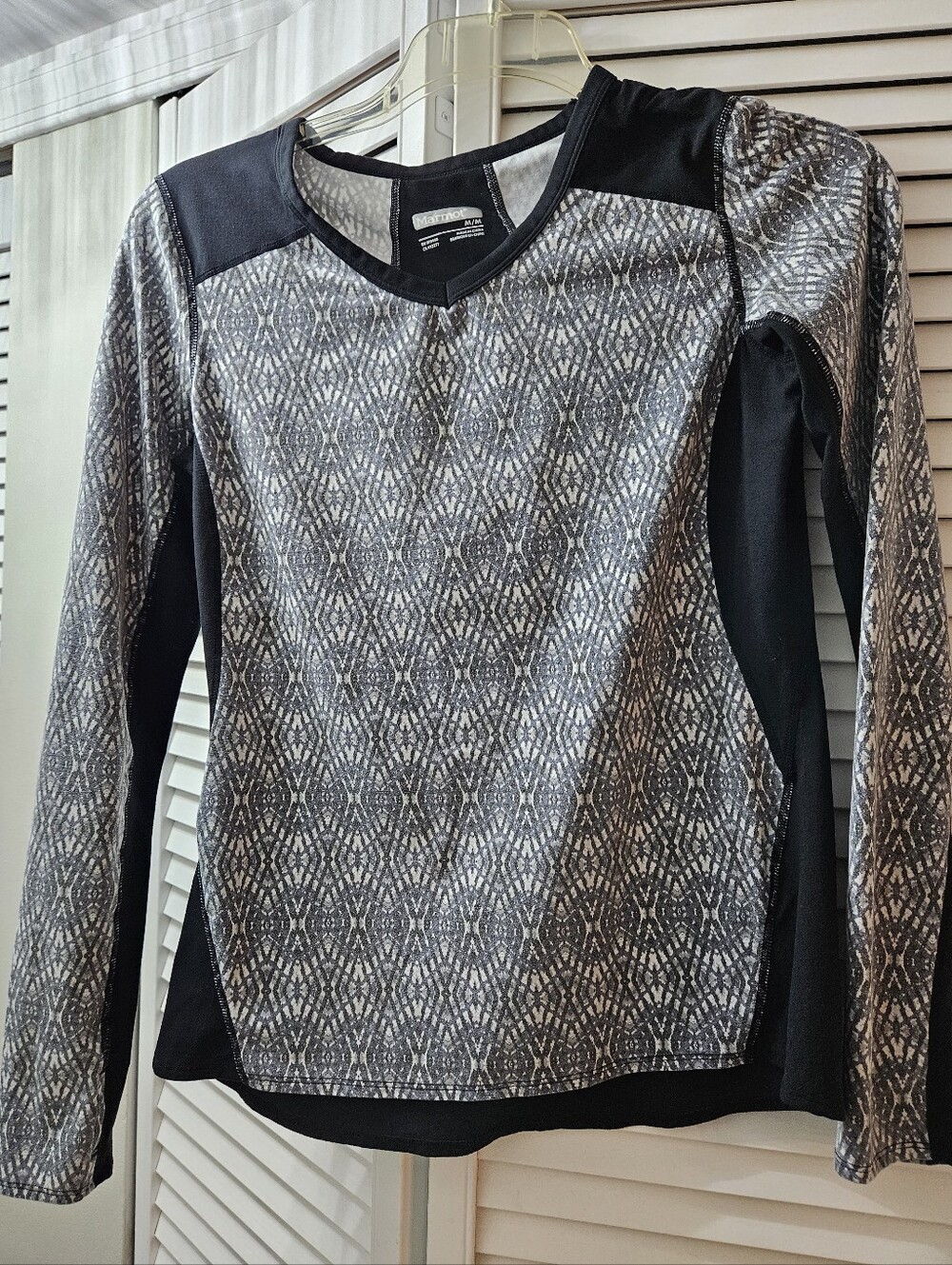 Marmot Lana Lightweight Long Sleeve Base Layer Shirt Gray Geometric Diamond M